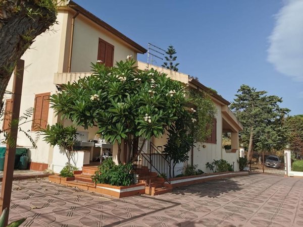 casa indipendente in vendita ad Altavilla Milicia