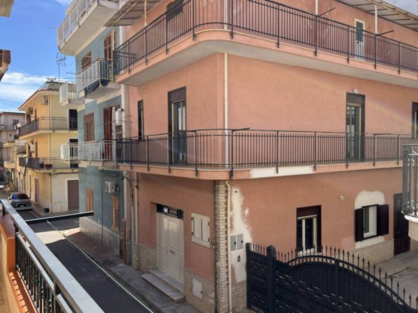 casa indipendente in vendita ad Altavilla Milicia