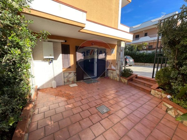 casa indipendente in vendita ad Altavilla Milicia in zona Torre Colonna