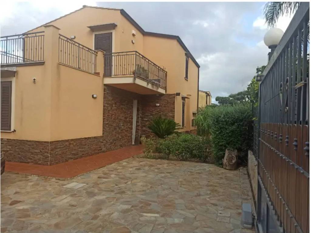 casa indipendente in vendita ad Altavilla Milicia