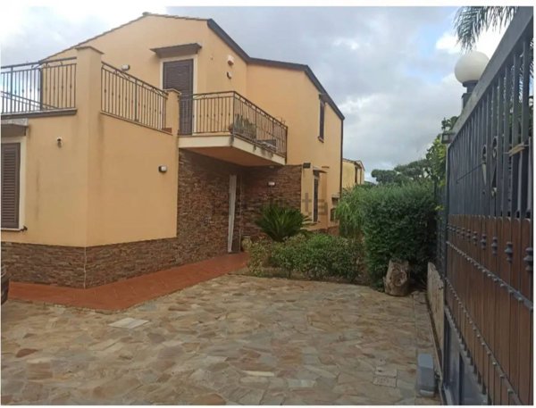 casa indipendente in vendita ad Altavilla Milicia