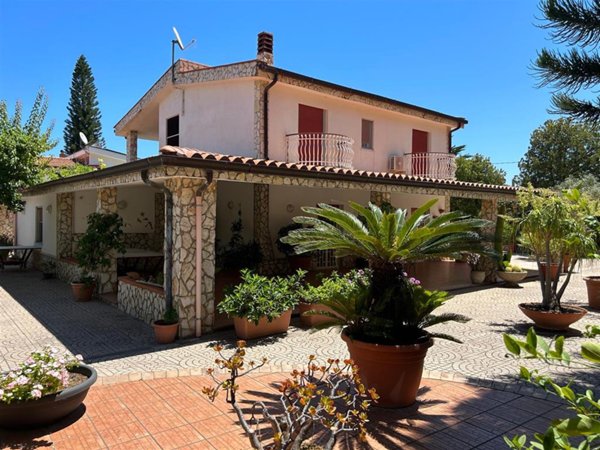 casa indipendente in vendita ad Altavilla Milicia