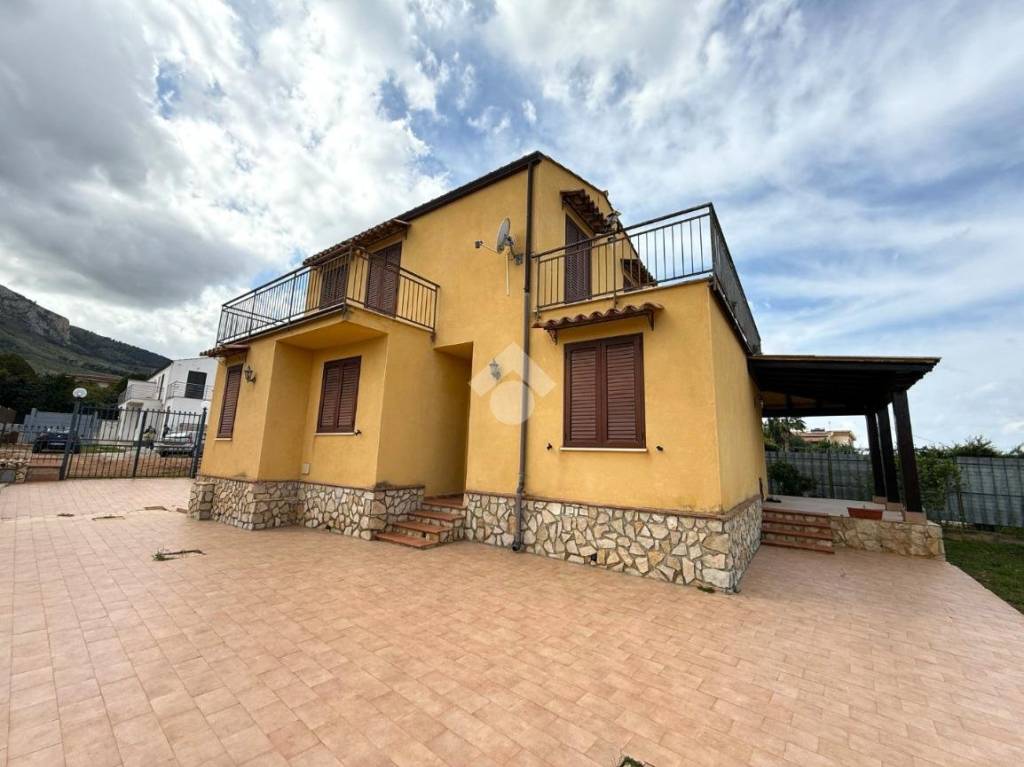 casa indipendente in vendita ad Altavilla Milicia