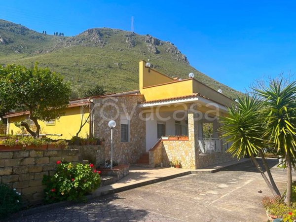 casa indipendente in vendita ad Altavilla Milicia