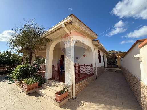 casa indipendente in vendita ad Altavilla Milicia