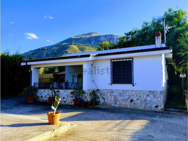 casa indipendente in vendita ad Altavilla Milicia