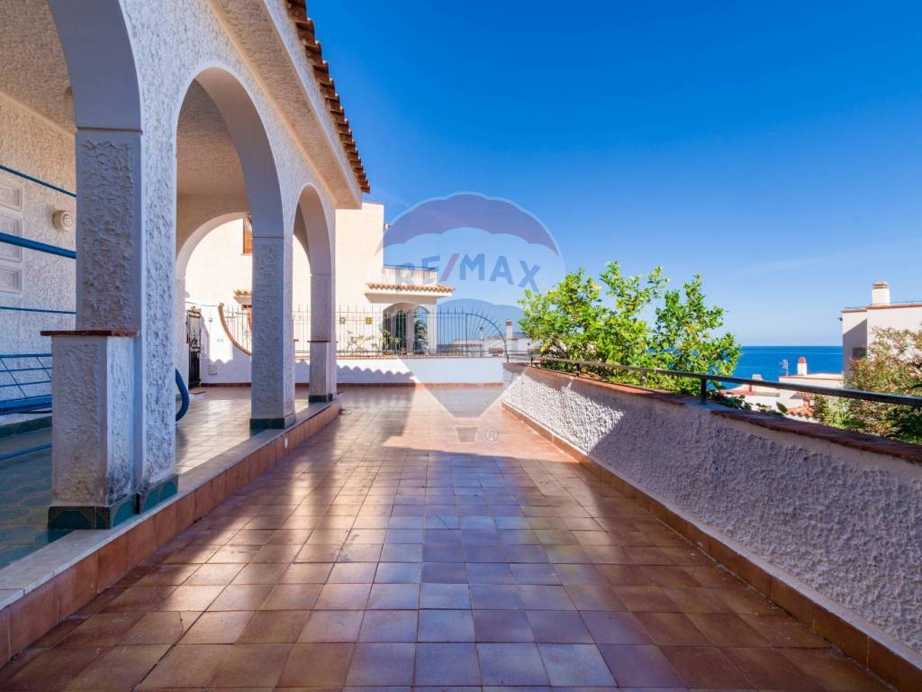 casa indipendente in vendita ad Altavilla Milicia in zona Torre Colonna