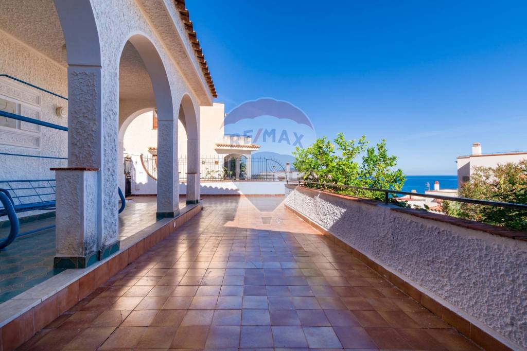 casa indipendente in vendita ad Altavilla Milicia in zona Torre Colonna