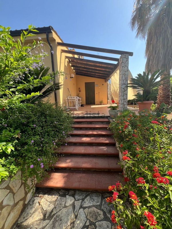 casa indipendente in vendita ad Altavilla Milicia