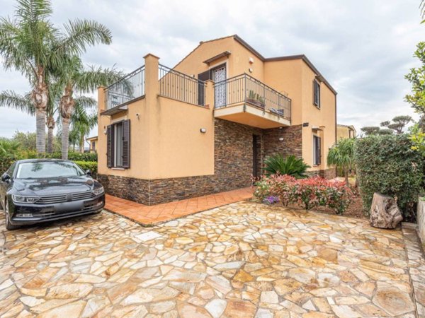 casa indipendente in vendita ad Altavilla Milicia in zona Torre Colonna