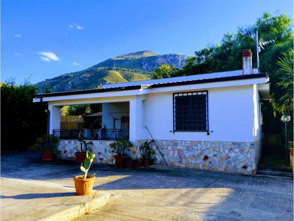 casa indipendente in vendita ad Altavilla Milicia