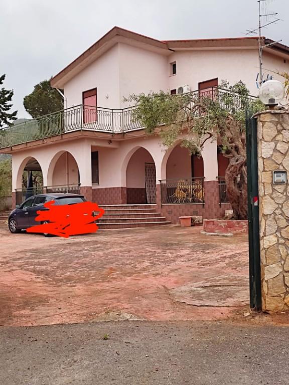 casa indipendente in vendita ad Altavilla Milicia