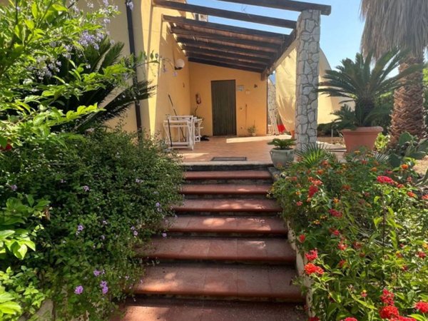 casa indipendente in vendita ad Altavilla Milicia in zona Torre Colonna