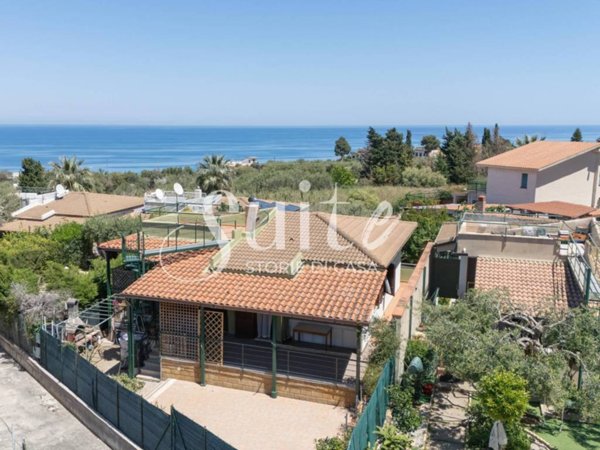 casa indipendente in vendita ad Altavilla Milicia in zona Torre Colonna