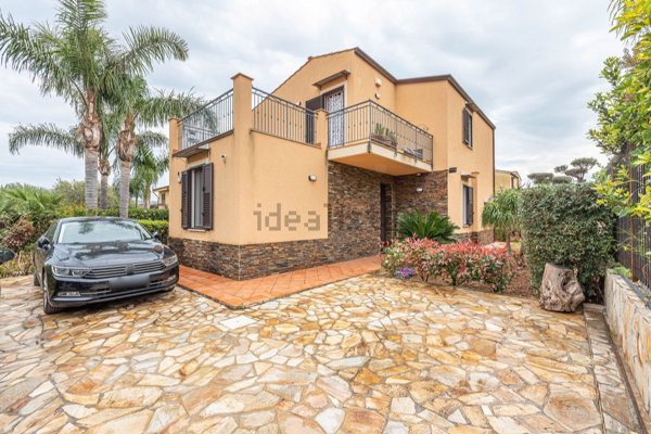 casa indipendente in vendita ad Altavilla Milicia