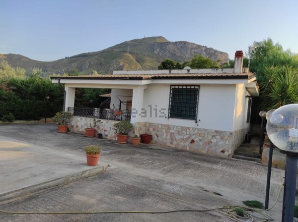 casa indipendente in vendita ad Altavilla Milicia