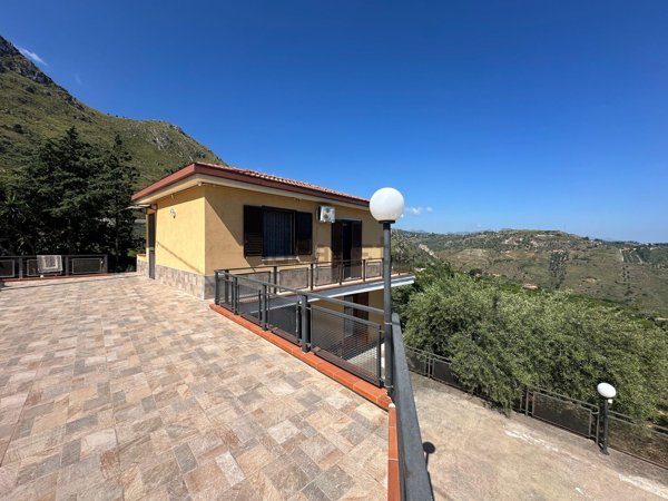 appartamento in vendita ad Altavilla Milicia