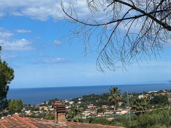 casa indipendente in vendita ad Altavilla Milicia in zona Torre Colonna