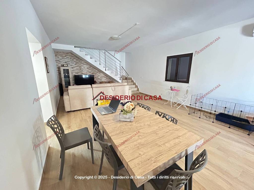 casa indipendente in vendita ad Altavilla Milicia in zona Torre Colonna