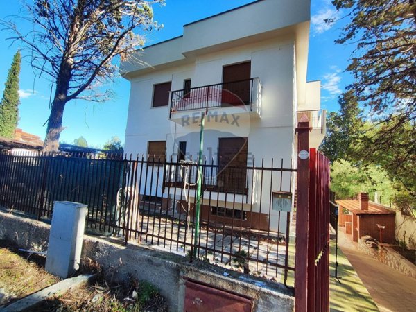 casa indipendente in vendita ad Altavilla Milicia