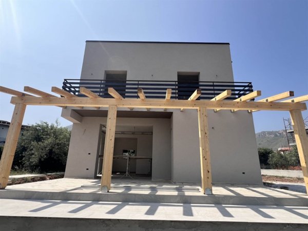 casa indipendente in vendita ad Altavilla Milicia in zona Torre Colonna