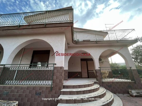 casa indipendente in vendita ad Altavilla Milicia in zona Torre Colonna