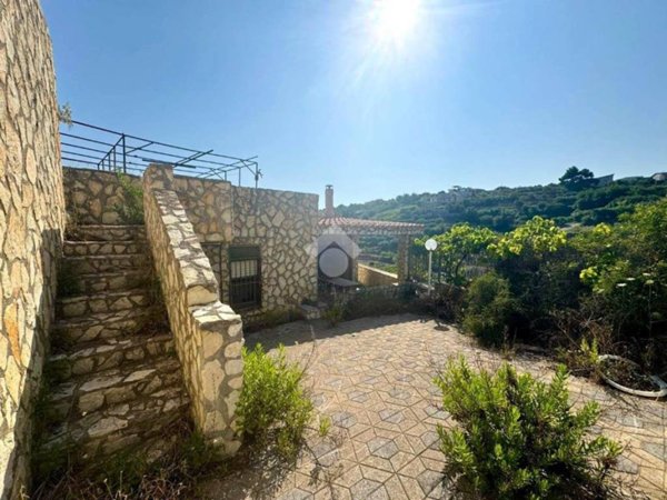casa indipendente in vendita ad Altavilla Milicia