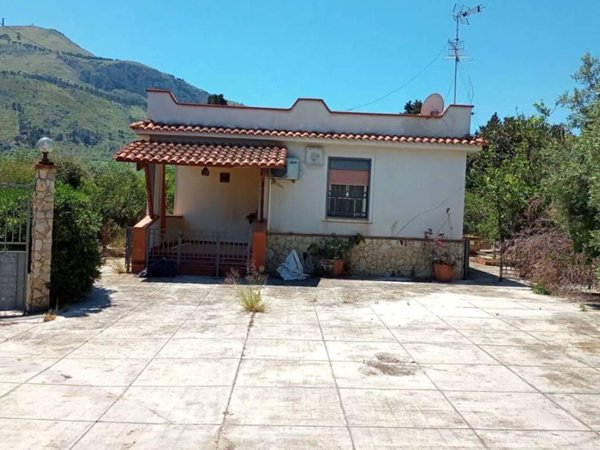 casa indipendente in vendita ad Altavilla Milicia in zona Torre Colonna