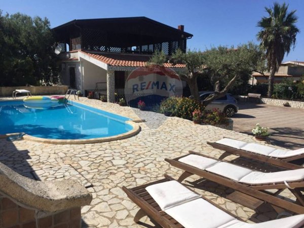 casa indipendente in vendita ad Altavilla Milicia in zona Torre Colonna