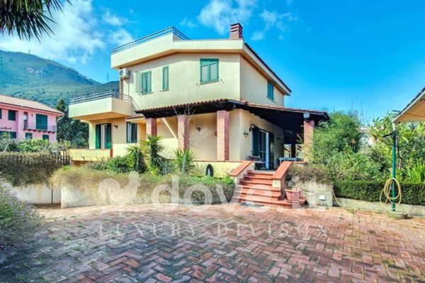 casa indipendente in vendita ad Altavilla Milicia