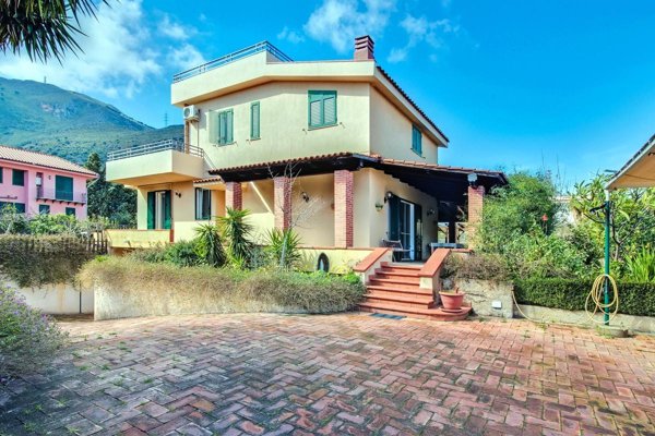 casa indipendente in vendita ad Altavilla Milicia