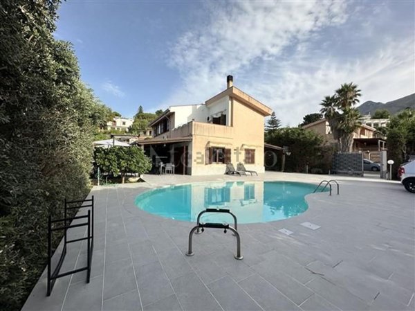 casa indipendente in vendita ad Altavilla Milicia