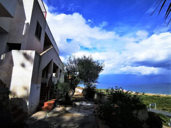 casa indipendente in vendita ad Altavilla Milicia