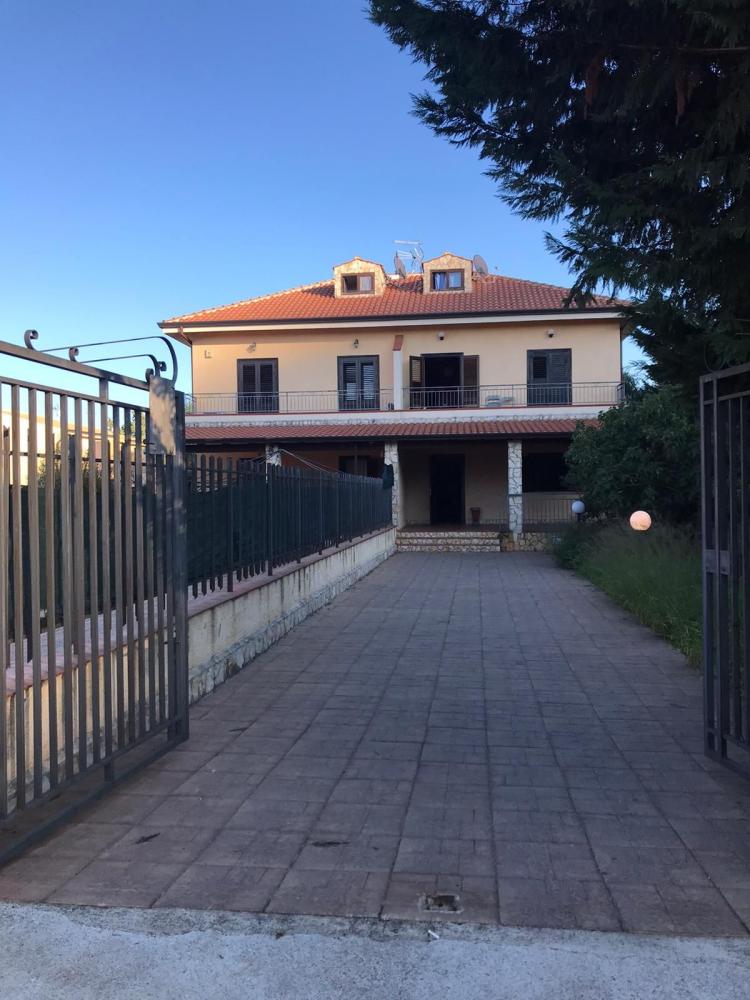 casa indipendente in vendita ad Altavilla Milicia