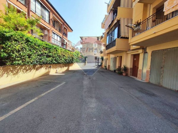 negozio in vendita ad Altavilla Milicia