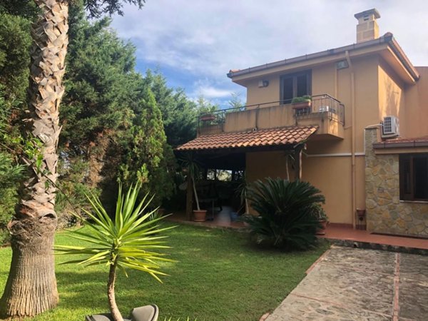 casa indipendente in vendita ad Altavilla Milicia in zona Torre Colonna