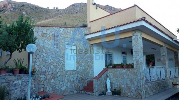 casa indipendente in vendita ad Altavilla Milicia