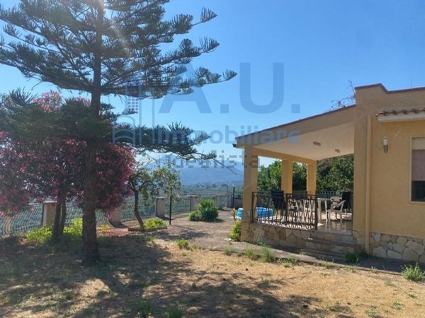 casa indipendente in vendita ad Altavilla Milicia