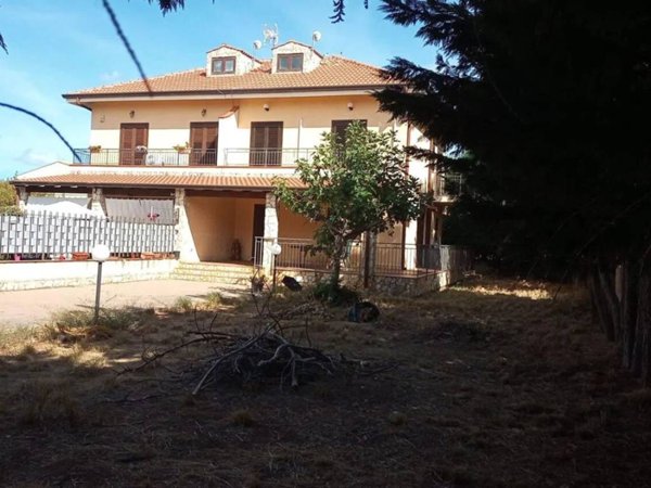 casa indipendente in vendita ad Altavilla Milicia in zona Torre Colonna