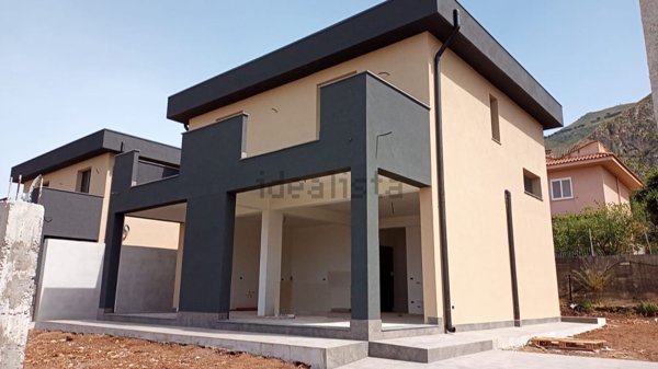 casa indipendente in vendita ad Altavilla Milicia