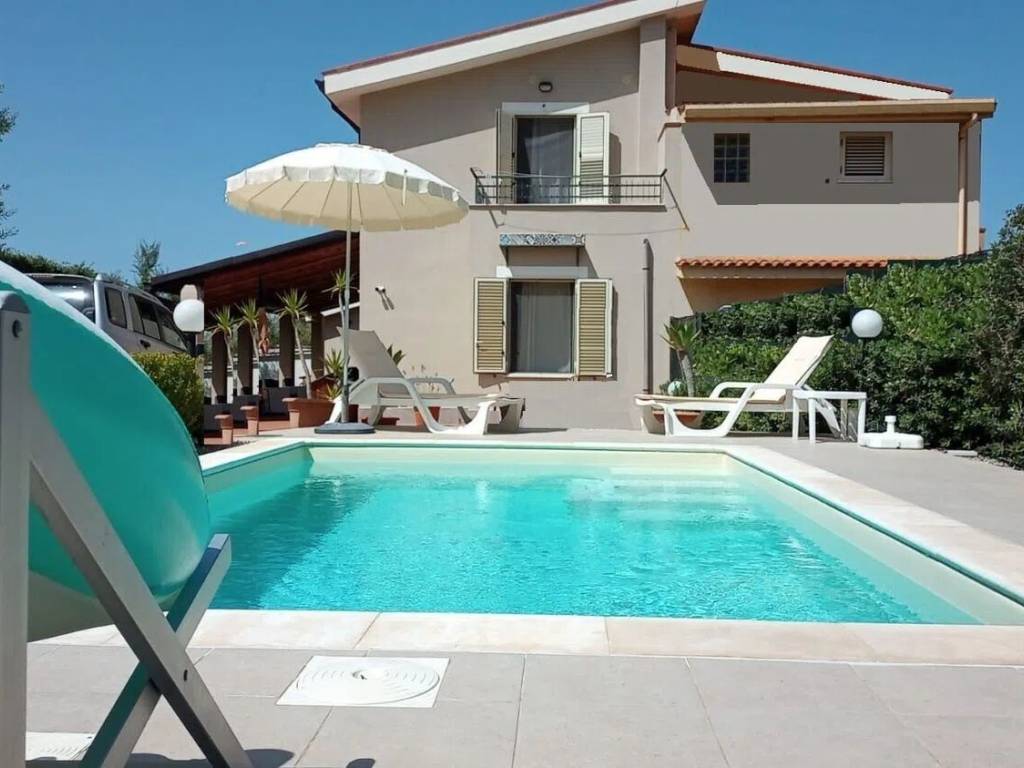 casa indipendente in vendita ad Altavilla Milicia in zona Torre Colonna