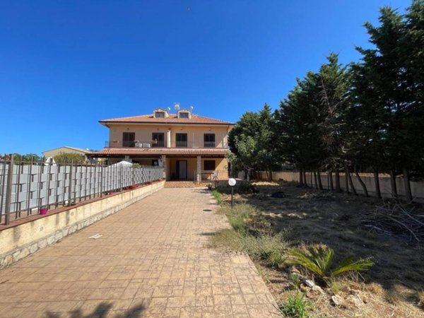 casa indipendente in vendita ad Altavilla Milicia in zona Torre Colonna