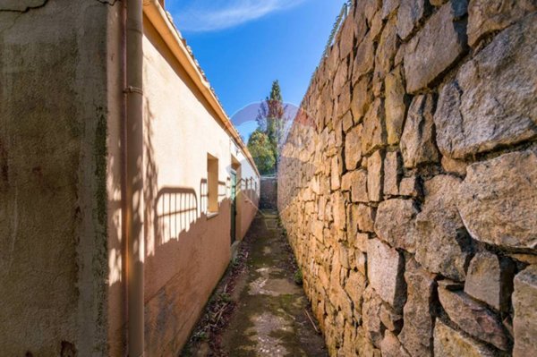 casa indipendente in vendita ad Altavilla Milicia