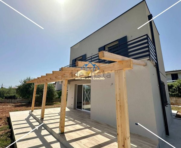 casa indipendente in vendita ad Altavilla Milicia in zona Torre Colonna