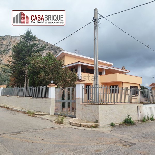 casa indipendente in vendita ad Altavilla Milicia