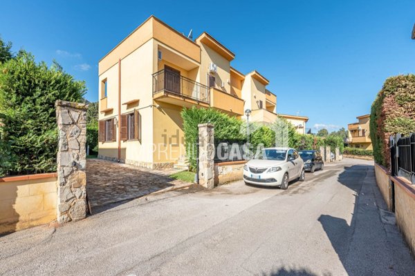 casa indipendente in vendita ad Altavilla Milicia