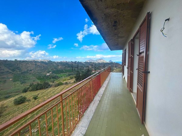 casa indipendente in vendita ad Altavilla Milicia