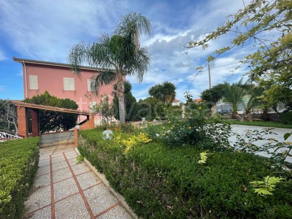 casa indipendente in vendita ad Altavilla Milicia