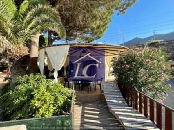 casa indipendente in vendita ad Altavilla Milicia