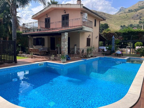 casa indipendente in vendita ad Altavilla Milicia